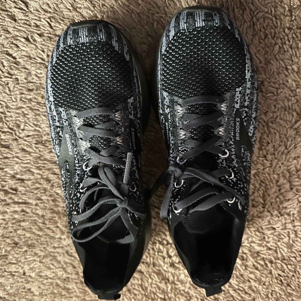 Brooks running shoes size 7.5 women
